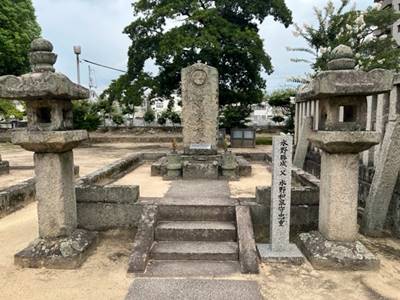 水野忠重公のお墓